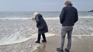 002-2025-04-23 Opa uitstrooien