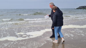006-2025-04-23 Opa uitstrooien