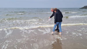 008-2025-04-23 Opa uitstrooien