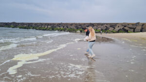 010-2025-04-23 Opa uitstrooien