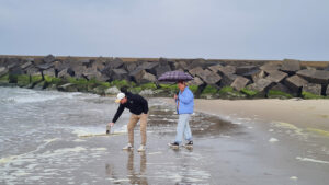 016-2025-04-23 Opa uitstrooien