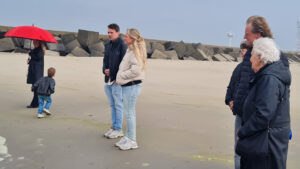 019-2025-04-23 Opa uitstrooien
