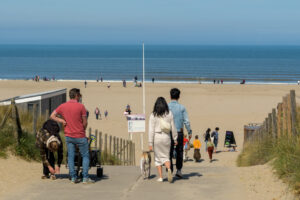 010-2023-04-30 Strand