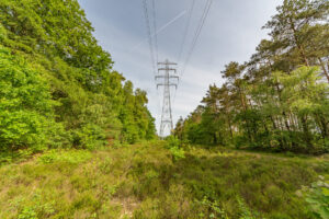 279-2023-05-29 Hoogspanning en een nieuwe hut