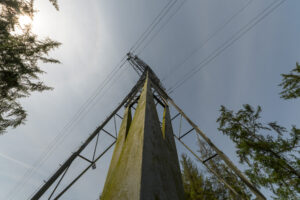 281-2023-05-29 Hoogspanning en een nieuwe hut