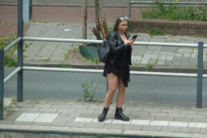 2022-06-18 Bushalte mensen - 20220618-3217-224383