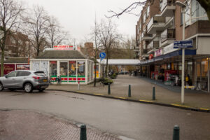 004-2020-03-10 Toerist in Houtwijk