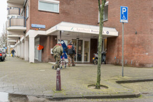 006-2020-03-10 Toerist in Houtwijk