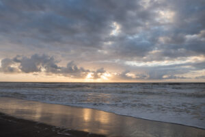 033-2021-08-26 Zononder op het strand