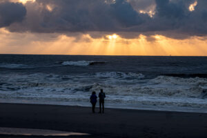 035-2021-08-26 Zononder op het strand