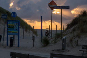 036-2021-08-26 Zononder op het strand