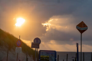 037-2021-08-26 Zononder op het strand
