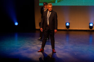 119-2018-06-17 Mr. Senior verkiezing