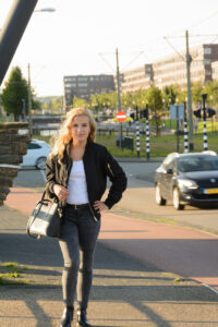 060-2016-08-16 Floor Mode op straat