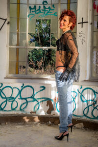 060-Serie 3 - Jeans en Zwate Blouse
