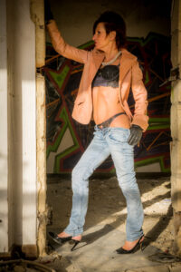 071-Serie 4 - Leren roze jas