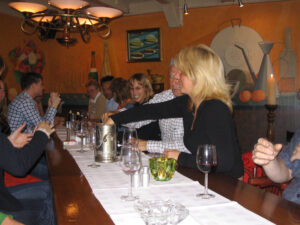 049-2005-04-26 Koken met collega's