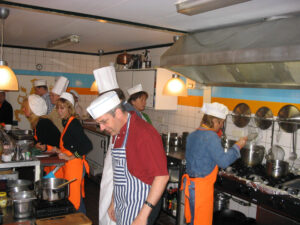 062-2005-04-26 Koken met collega's