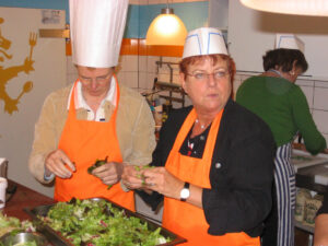 069-2005-04-26 Koken met collega's
