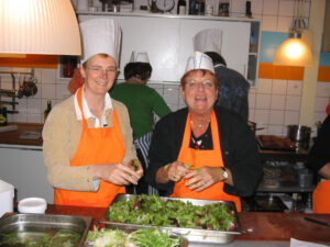 074-2005-04-26 Koken met collega's