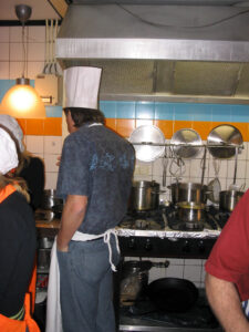076-2005-04-26 Koken met collega's