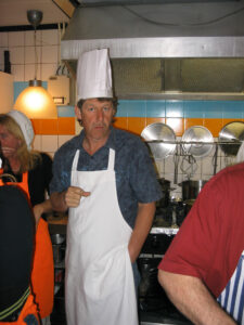 077-2005-04-26 Koken met collega's