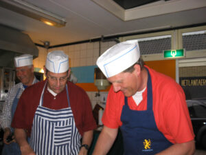 083-2005-04-26 Koken met collega's
