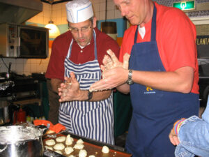 084-2005-04-26 Koken met collega's