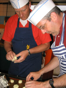 085-2005-04-26 Koken met collega's