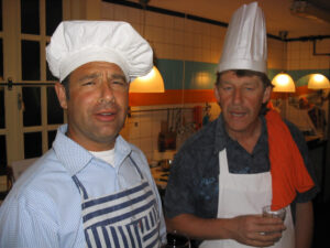 096-2005-04-26 Koken met collega's