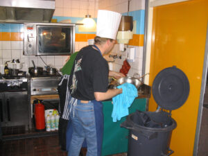 098-2005-04-26 Koken met collega's