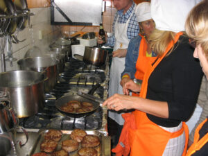 100-2005-04-26 Koken met collega's