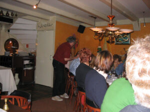 108-2005-04-26 Koken met collega's