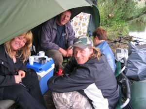 326-2005-06-04 Carpmania