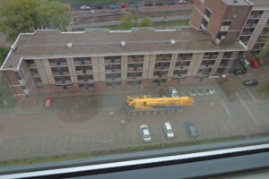 068-2013-05-17 Hijsen raam vaan 22 hoog