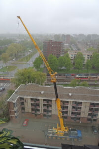 071-2013-05-17 Hijsen raam vaan 22 hoog