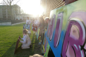 541-2011-11-13 Graffity met buren in Pharos