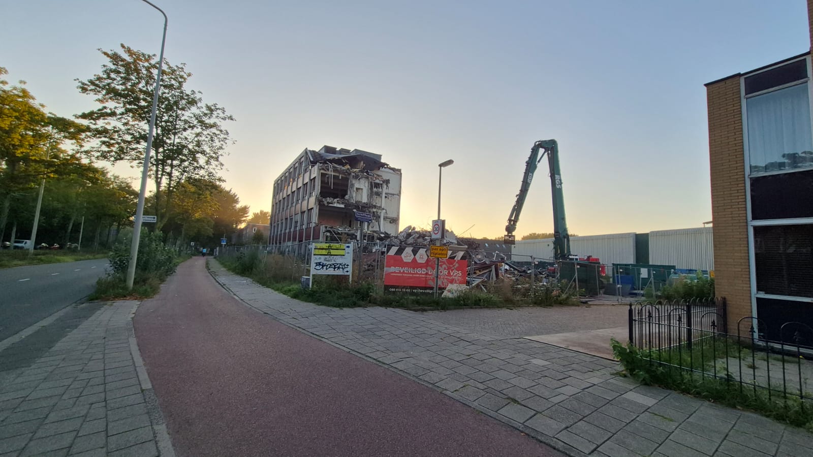 Die knabbelaar is vroeg op en keihard aan het werk, dag 2054