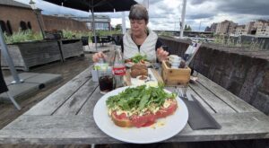 Lekker uit lunchen in een heel oud fort, dag 2061