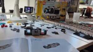 Lego cameraatje gehad van Marja en nu assembleren, dag 2075