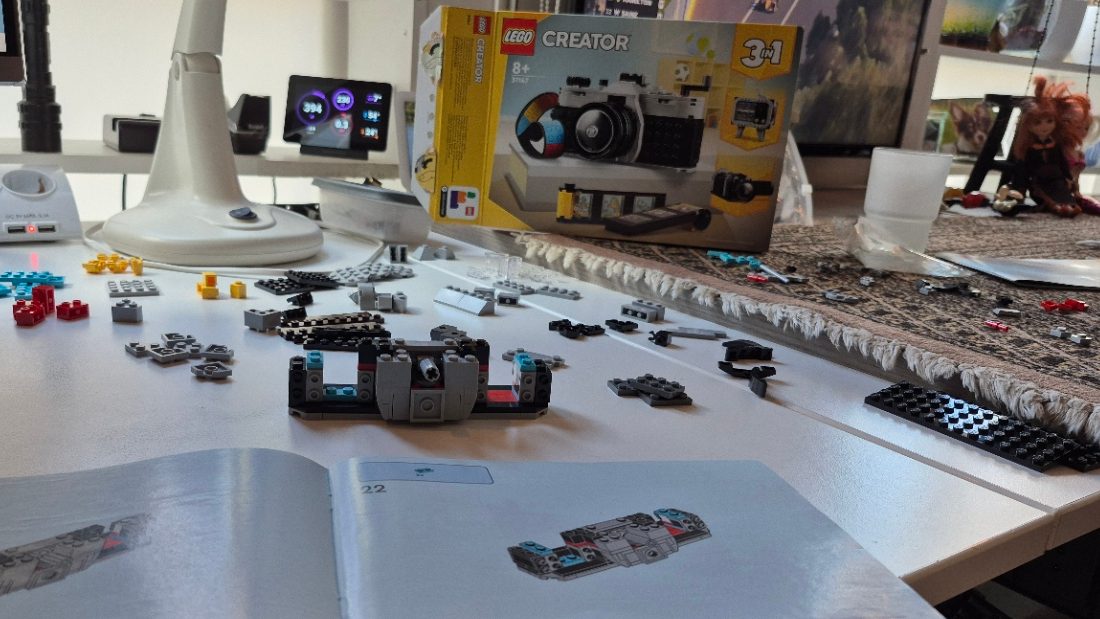 Lego cameraatje gehad van Marja en nu assembleren, dag 2075