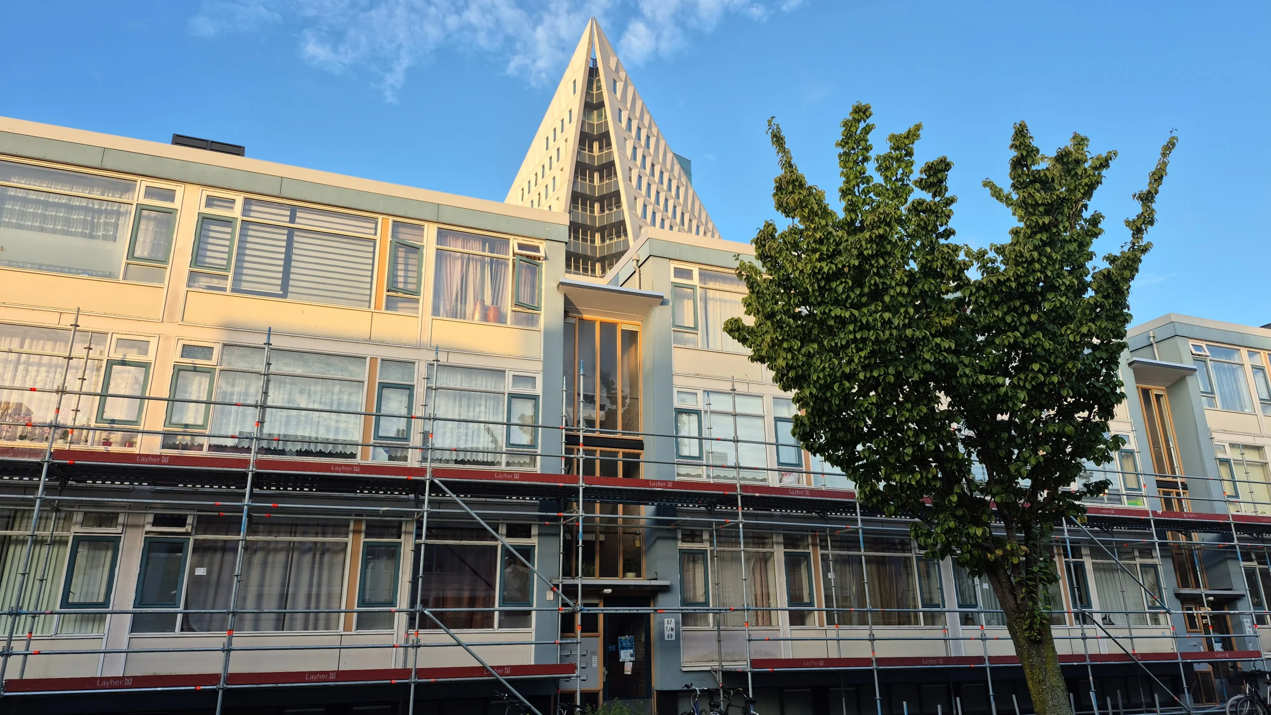 Een nieuwerwetse Pyramide midden in Den Haag, dag 2451