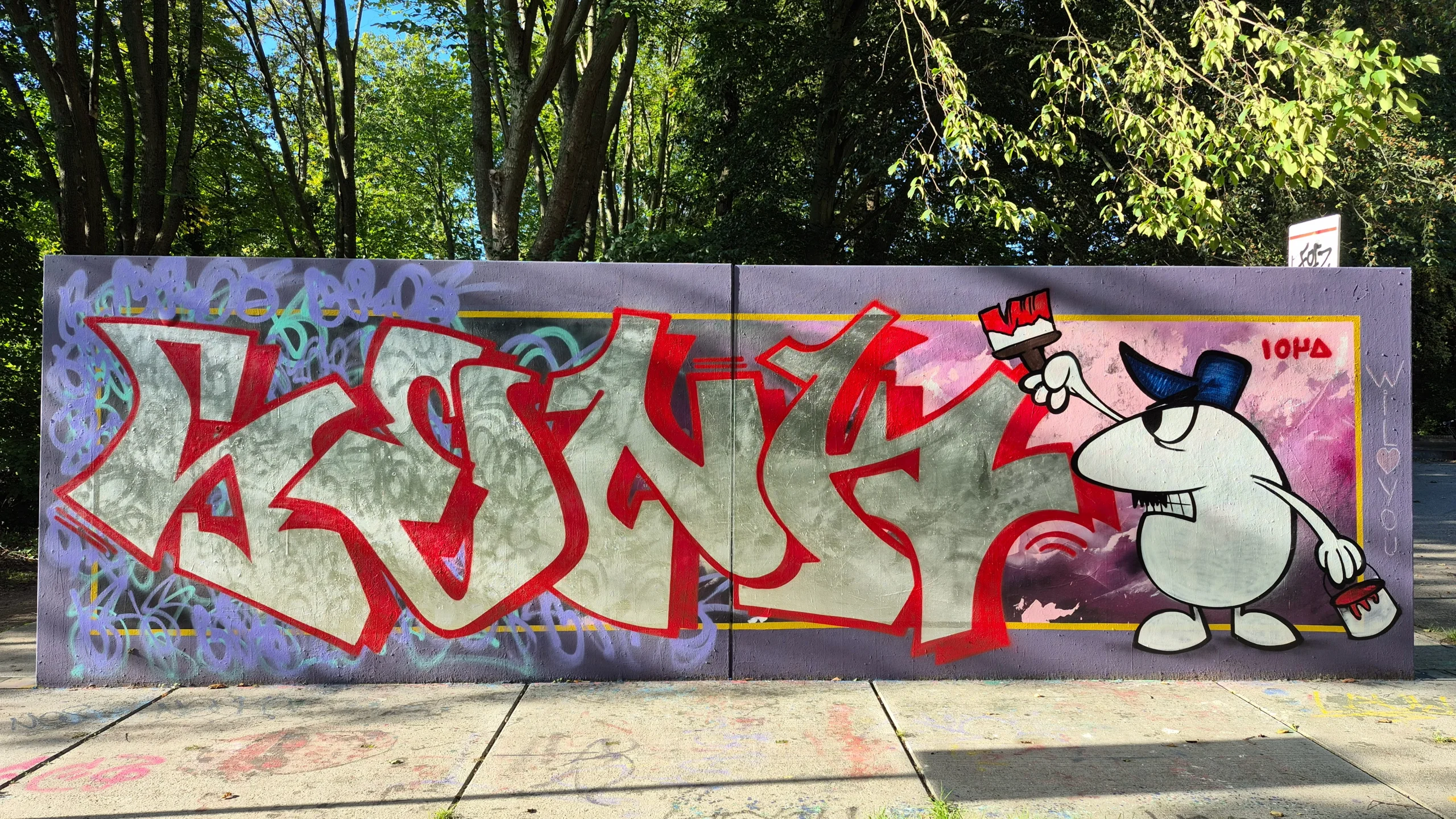 Weer een geweldige graffitimuur in het park, dag 2458